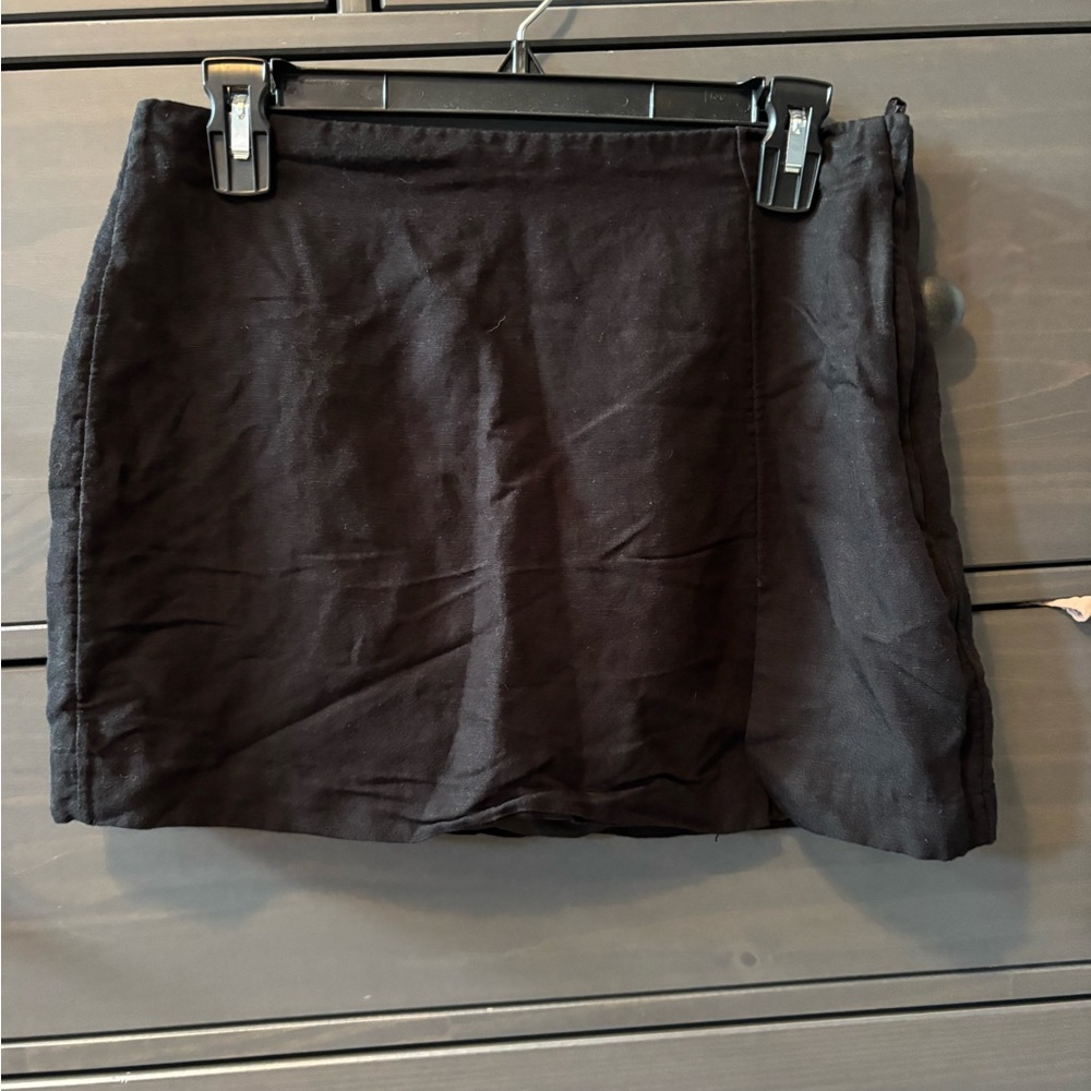 Super cute black mini skirt!!